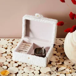 Fabrique de Styles Bijoux Fantaisie*Boite a bijoux bouclette creme 11x15xh8cm